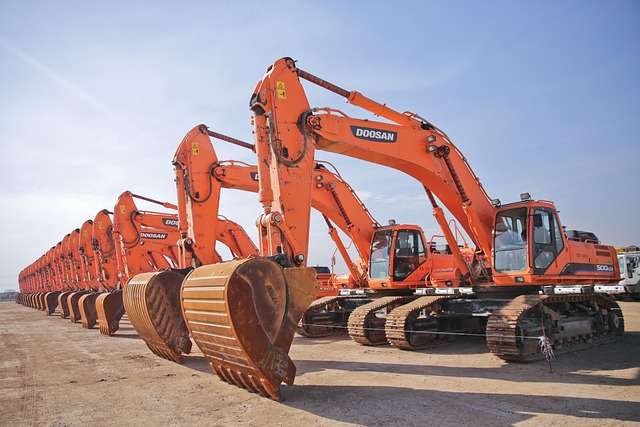 PM work on excavators